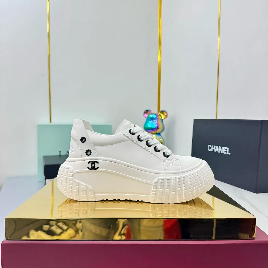 👟👟Ex-factory price 640👟👟 Chanel bread shoes ~ original calfskin panda shoes Chanel 25C latest hot style panda black and white sports shoes casual sneakers Xiaoxiang hot item classic black and white panda color coco girls must pay Fabric: original custom mixed sheepskin lining: original imported breathable mesh lining outsole: Original molded rubber + TPU combination Size: Women's 35-41